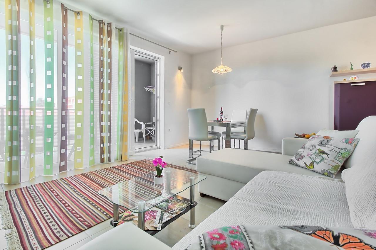 Summertime House With Apartment Umag Exterior photo
