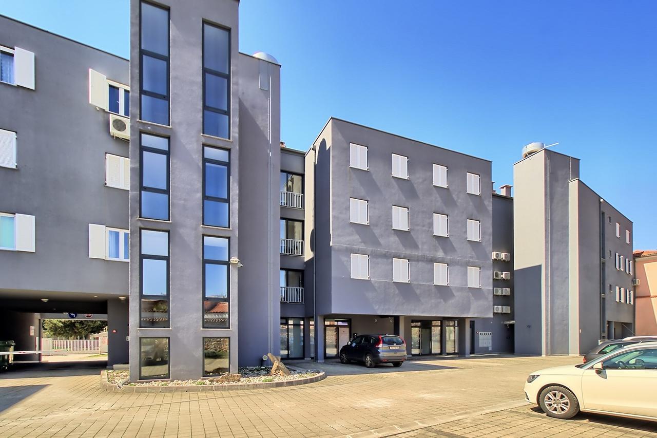 Summertime House With Apartment Umag Exterior photo