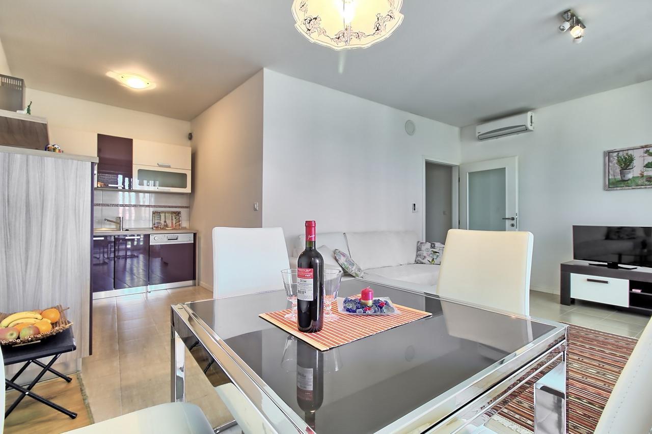Summertime House With Apartment Umag Exterior photo